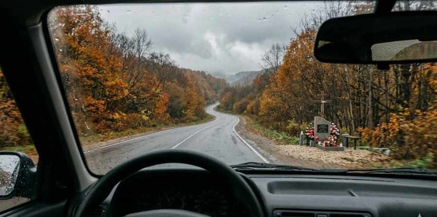 dorozhnyy-memorial-kenotaf-na-trasse